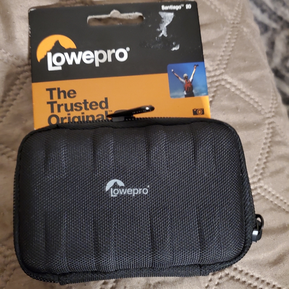 Lowepro Santiago 20 NWOT